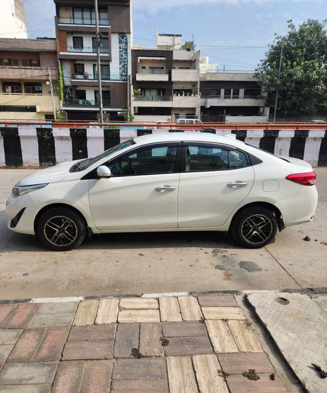 https://images10.gaadi.com/usedcar_image/4239389/original/dac1ed7dbd12ec19c358cc5a94202ac7.jpg?imwidth=6402