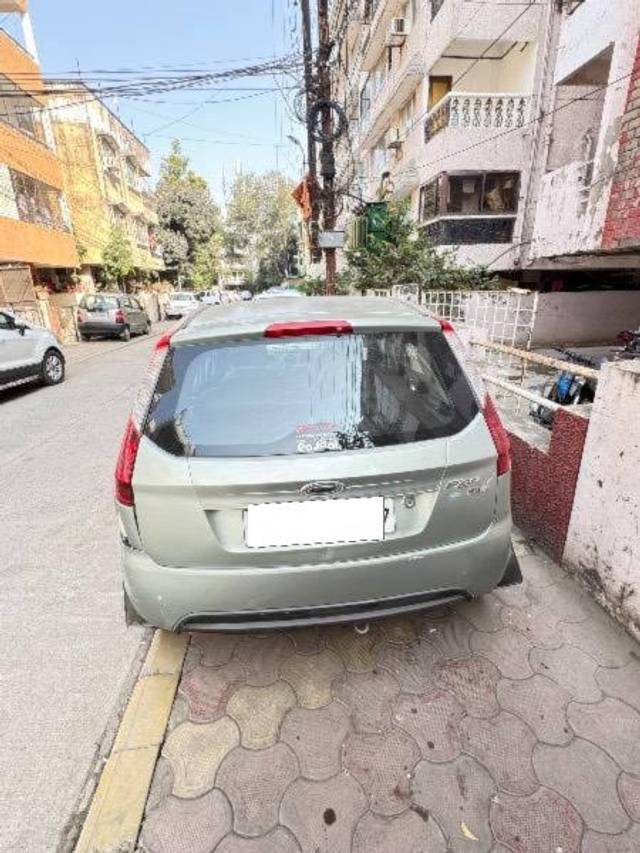 https://images10.gaadi.com/usedcar_image/4239484/original/processed_874c8083-92d1-45f1-b787-4855c07f9c8c.jpeg?imwidth=6401