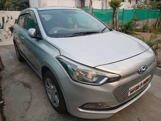 https://images10.gaadi.com/usedcar_image/4239561/original/processed_6ff285aa-562d-4551-acfe-8184f09fcf89.jpg?imwidth=6400