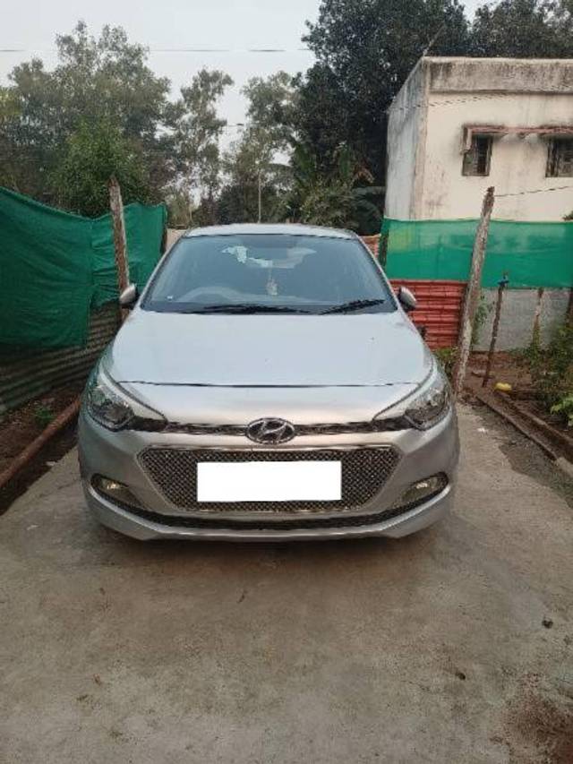 https://images10.gaadi.com/usedcar_image/4239561/original/processed_762416f6-e92f-4387-8571-2487aecbd63a.jpg?imwidth=6402