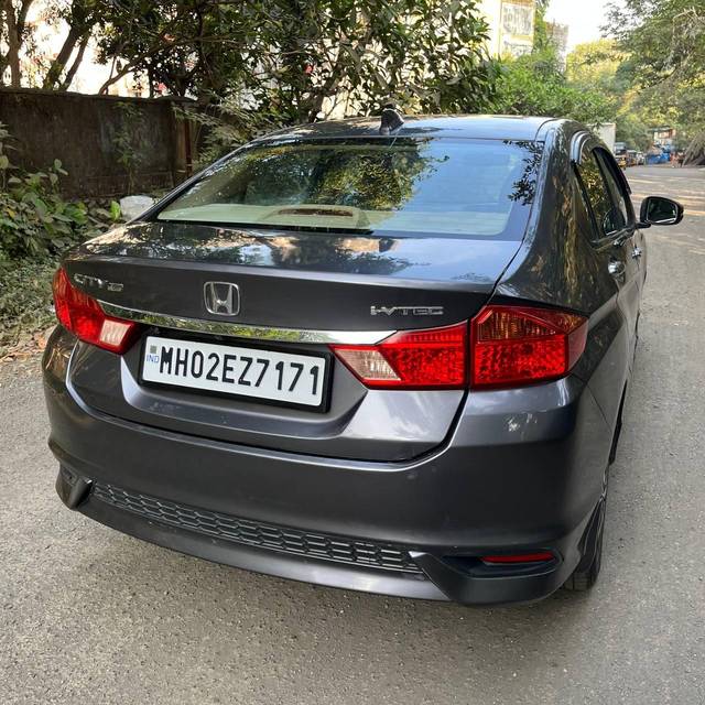 https://images10.gaadi.com/usedcar_image/4239608/original/processed_99bbf390e2e812784ca9d77ec5c06384.jpg?imwidth=6402