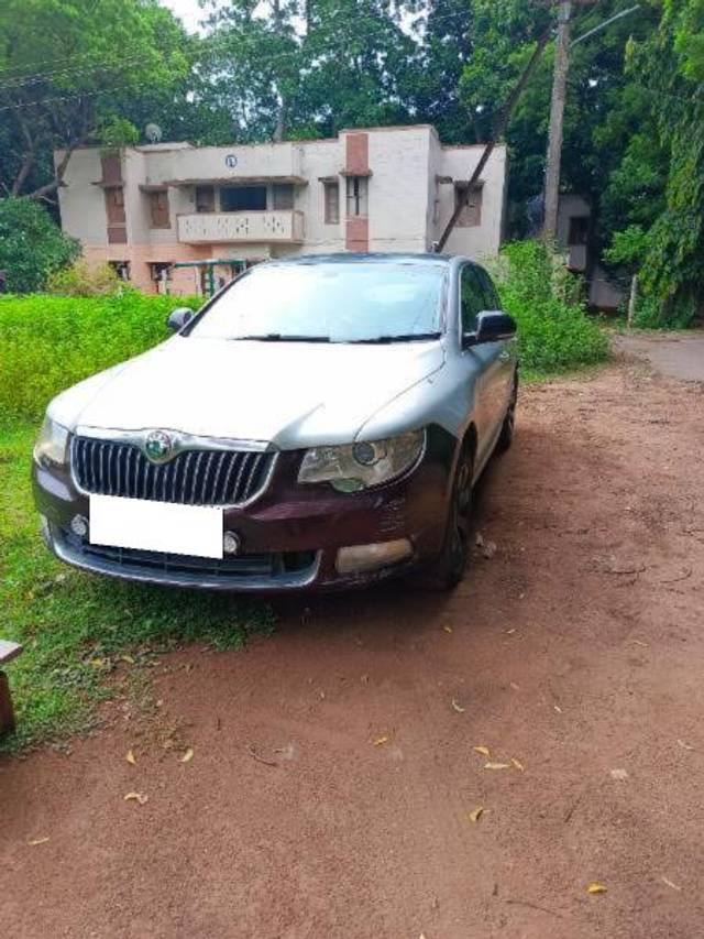 https://images10.gaadi.com/usedcar_image/4239614/original/processed_5ec037ce-093b-48d9-9589-b8305289ebd2.jpg?imwidth=6400