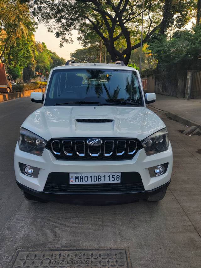 https://images10.gaadi.com/usedcar_image/4239623/original/e612c6935a70b1e53978fb5e3db507db.jpeg?imwidth=6402