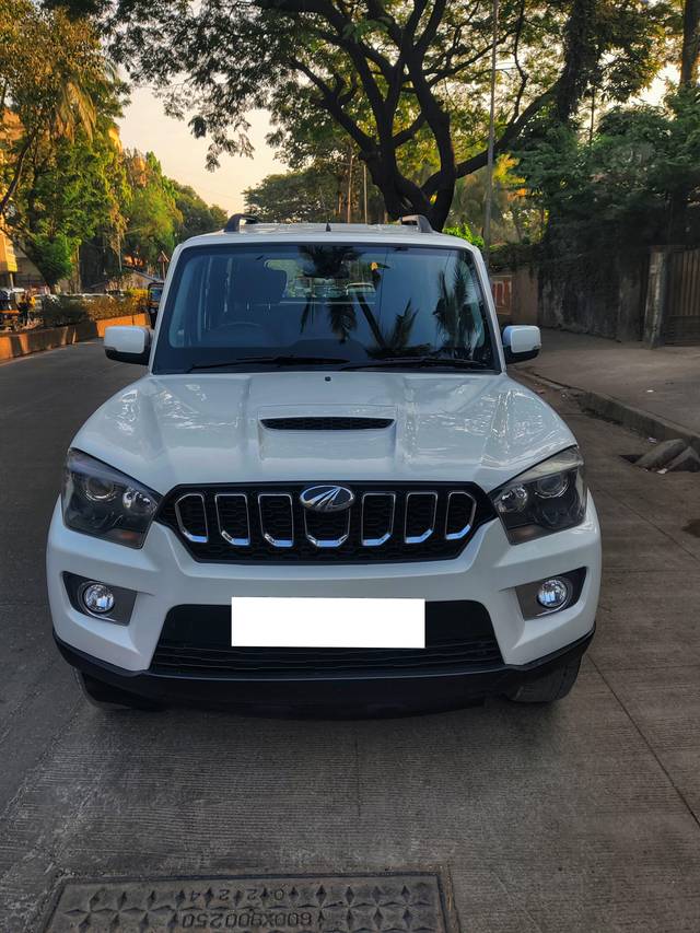 https://images10.gaadi.com/usedcar_image/4239623/original/processed_67607f0d8090e7fbc16e5b536c246ec2.jpeg?imwidth=6402