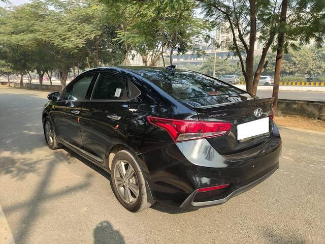 https://images10.gaadi.com/usedcar_image/4239681/original/processed_07e2dd71359aff4c85dd38f474f87fda.jpg?imwidth=6402