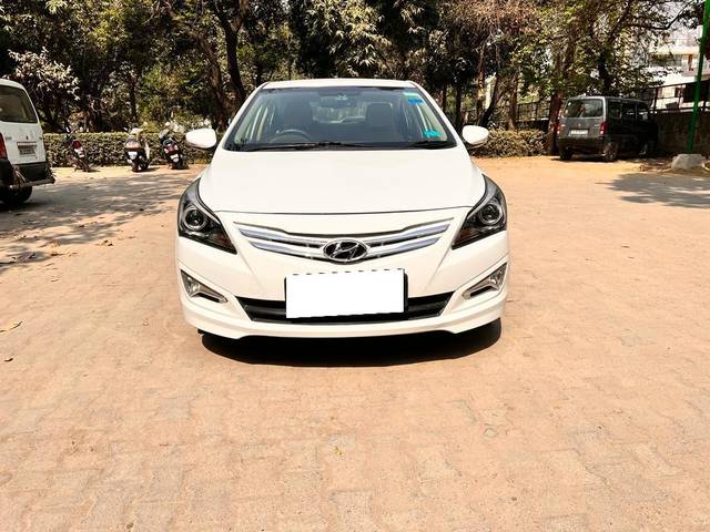 https://images10.gaadi.com/usedcar_image/4239708/original/processed_b9ec72665f4ce94b8670e146f8f261c8.jpg?imwidth=6402