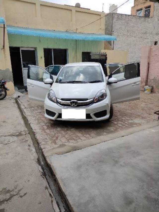 https://images10.gaadi.com/usedcar_image/4239716/original/processed_bf7015e7-9f0e-4d9a-a7d0-c3ced982cc59.jpg?imwidth=6400