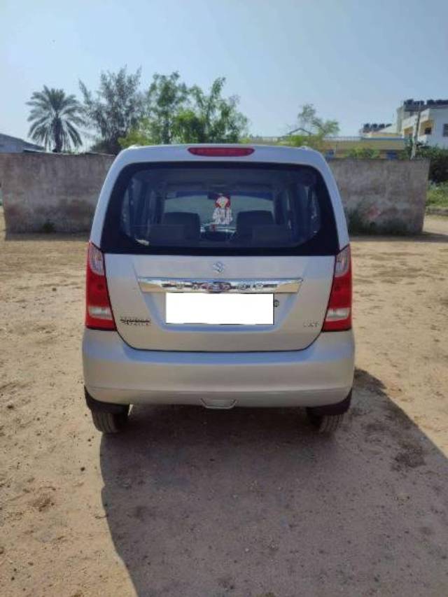 https://images10.gaadi.com/usedcar_image/4239791/original/processed_d4743b97-9838-40af-b103-6d36396eb387.jpg?imwidth=6402