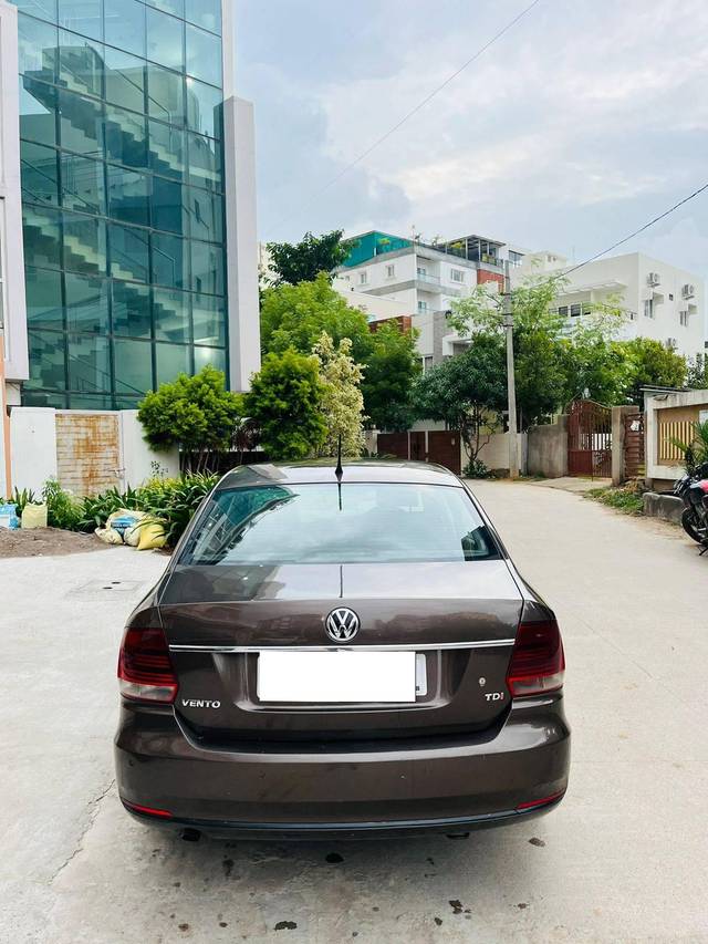 https://images10.gaadi.com/usedcar_image/4239906/original/processed_7f229db7d131d0cba4990cc18ab11d77.jpeg?imwidth=6402