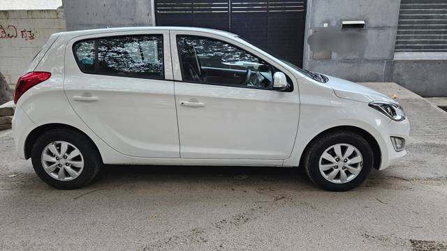 https://images10.gaadi.com/usedcar_image/4240040/original/45c47cf1ef0ce3cd116fde83a803e9d1.jpg?imwidth=6401