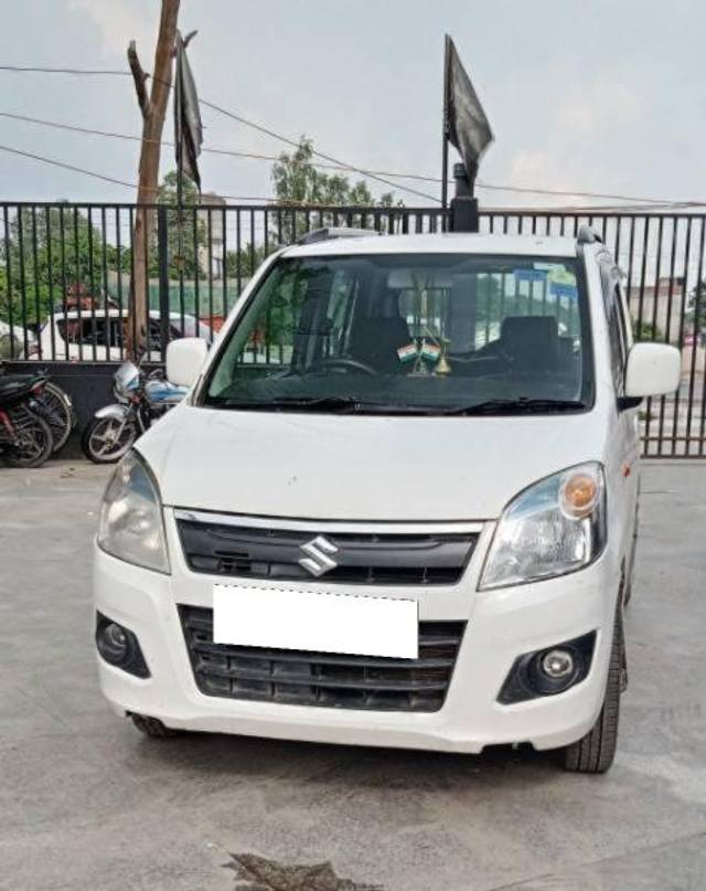 https://images10.gaadi.com/usedcar_image/4240052/original/processed_14cd9d03-ea75-412a-8bc4-9e7bcfb57f1e.jpg?imwidth=6400