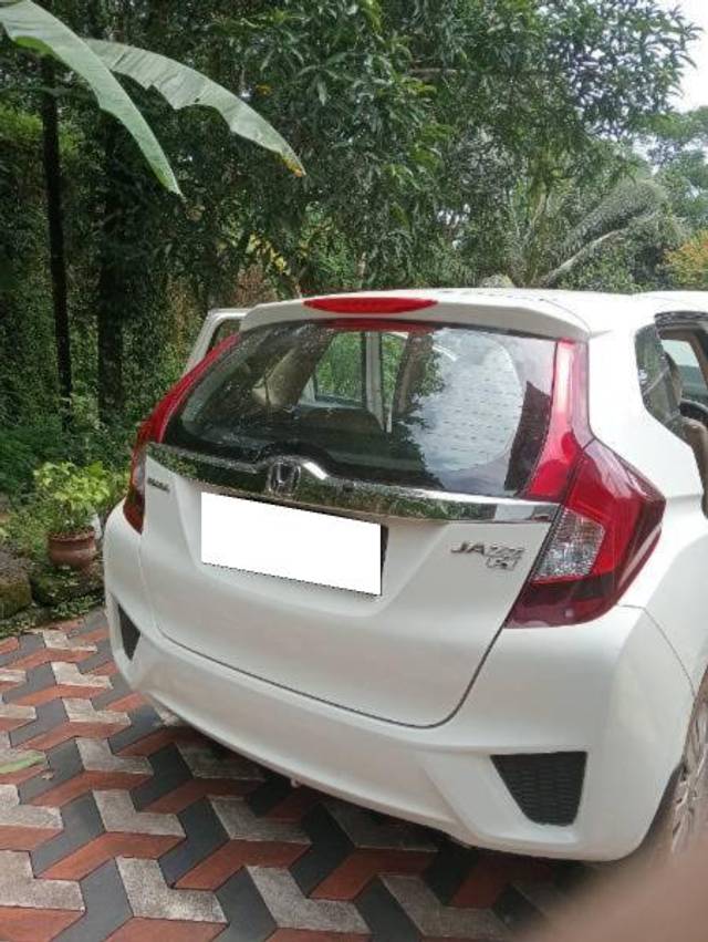 https://images10.gaadi.com/usedcar_image/4240078/original/processed_212858bc-0ac2-495b-94c9-fee710245303.jpg?imwidth=6400