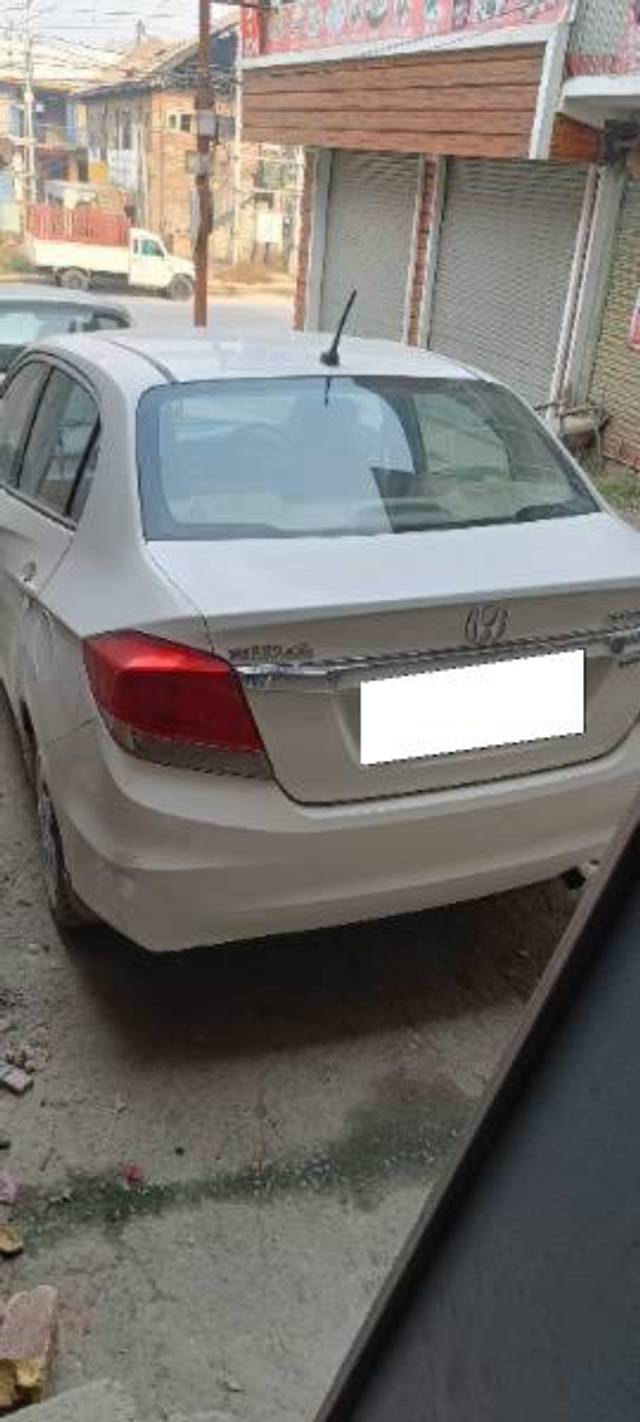 https://images10.gaadi.com/usedcar_image/4240116/original/processed_536e146c-6c22-4a3d-8ca9-dc476bd3ebb8.jpg?imwidth=6400