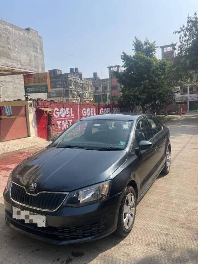 https://images10.gaadi.com/usedcar_image/4240145/original/processed_1855b23c-9dbe-4dd9-bb2b-ecfca2b1e208.jpeg?imwidth=6400