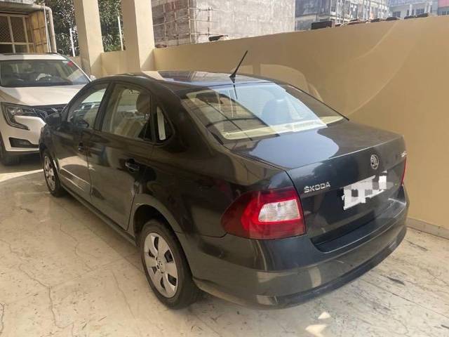 https://images10.gaadi.com/usedcar_image/4240145/original/processed_fc7072c8-f856-4686-9d8f-e79fbec9c975.jpg?imwidth=6402