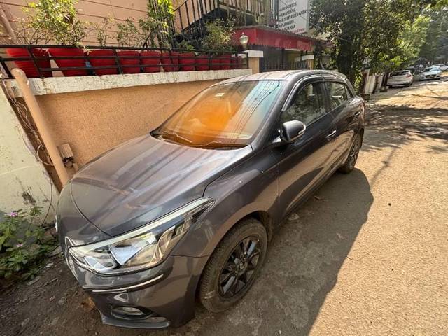 https://images10.gaadi.com/usedcar_image/4240185/original/processed_d23a5a51-92f0-4e54-b757-828bb23d94db.jpg?imwidth=6402