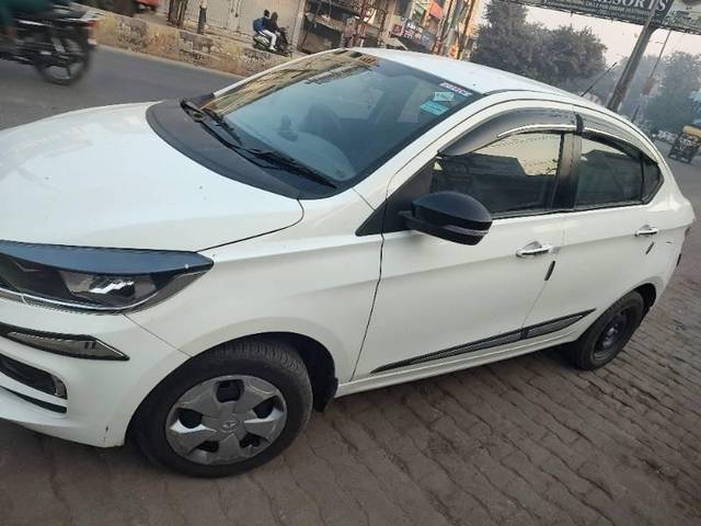 https://images10.gaadi.com/usedcar_image/4240248/original/processed_162cea97-c05d-4713-90ec-e3192782b39e.jpg?imwidth=6400