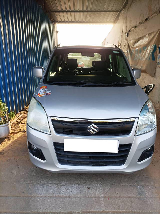 https://images10.gaadi.com/usedcar_image/4240255/original/processed_7aac1dd05ffbc945564c360b71a2f5a4.jpg?imwidth=6400