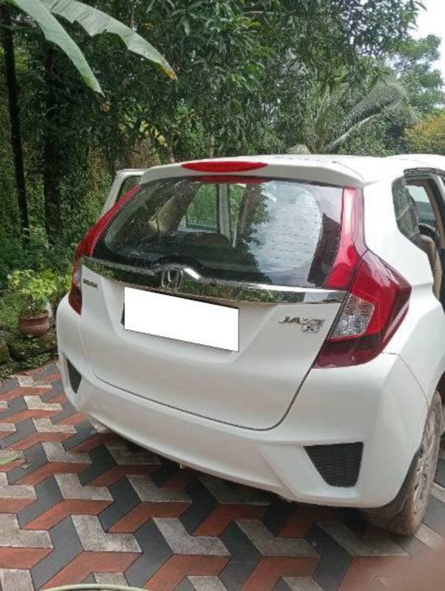 https://images10.gaadi.com/usedcar_image/4240281/original/processed_09492d1c-794d-40db-a438-81dee9667c5f.jpg?imwidth=6400