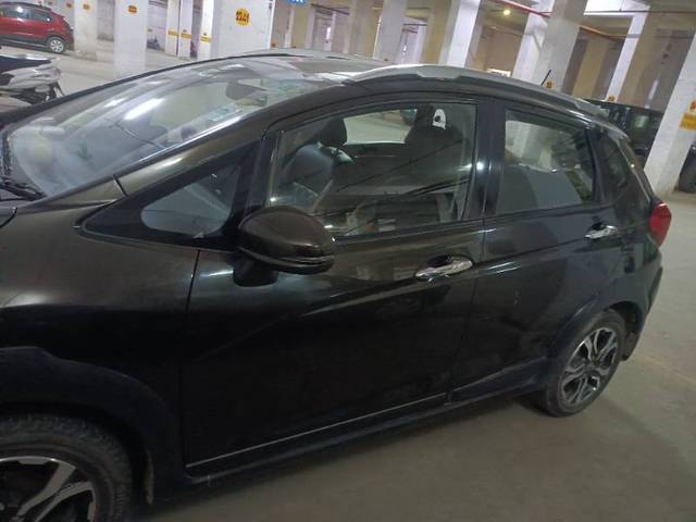 https://images10.gaadi.com/usedcar_image/4240363/original/88c9f868dfb00e890a0fb94e5454fa18.jpg?imwidth=6402