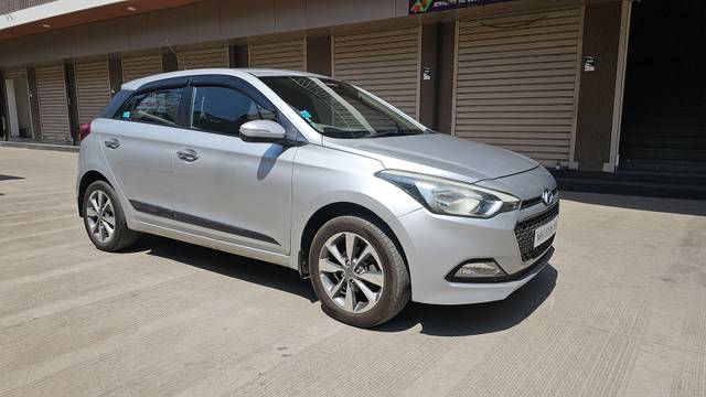 https://images10.gaadi.com/usedcar_image/4240424/original/2f98a1fc4ba8154e21c8ac617360d6d3.jpg?imwidth=6400