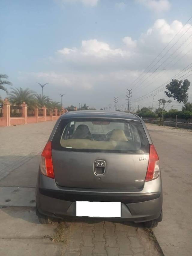 https://images10.gaadi.com/usedcar_image/4240455/original/processed_f23e07ffb562a522bdf9c8fc07d92cf2.jpg?imwidth=6401