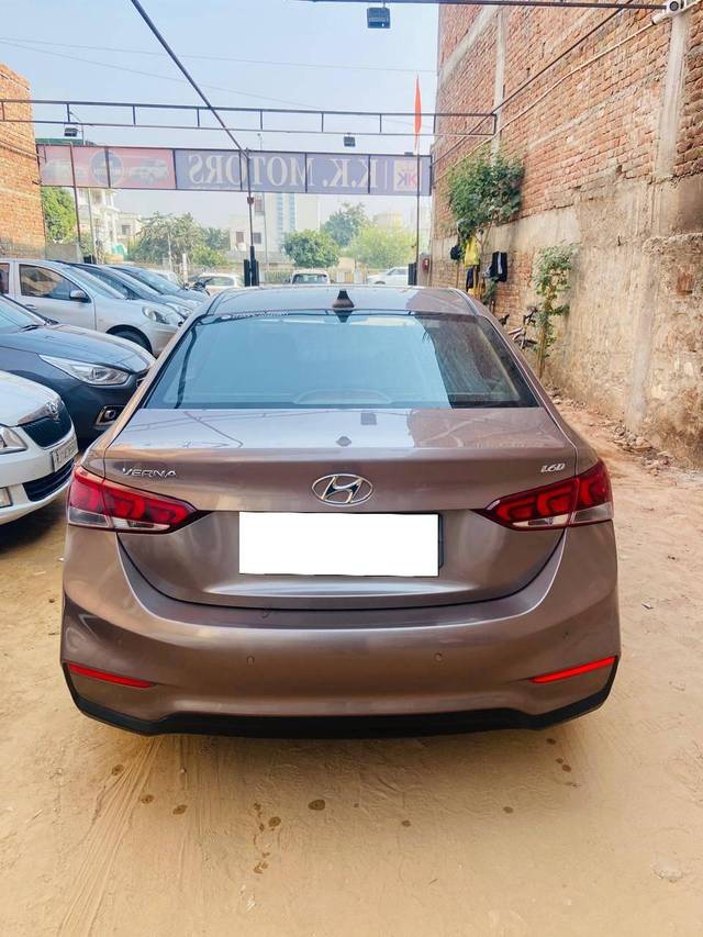 https://images10.gaadi.com/usedcar_image/4240458/original/processed_593eaa9e51c5a2a2ba36fea95ede2a69.jpg?imwidth=6402