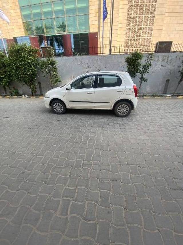 https://images10.gaadi.com/usedcar_image/4240481/original/8da68996974d866590b5e3a3db706fff.jpg?imwidth=6402