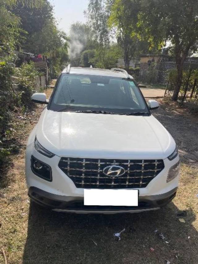 https://images10.gaadi.com/usedcar_image/4240499/original/processed_a06710cf-ae07-422c-a759-54be939696d9.jpg?imwidth=6400