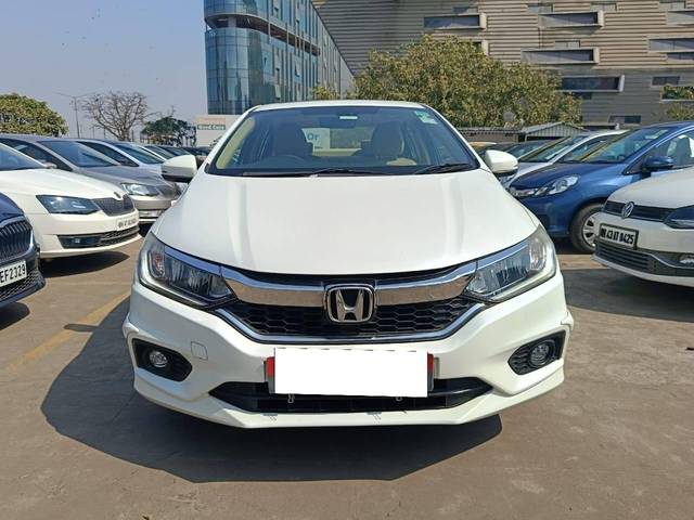 https://images10.gaadi.com/usedcar_image/4240516/original/processed_1e4df07c85bfa5ca02534c62a8d59efe.jpg?imwidth=6400