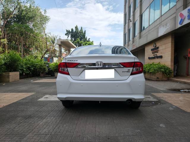 https://images10.gaadi.com/usedcar_image/4240519/original/processed_09279eae0339e1a579b931fa4978cd86.jpg?imwidth=6401