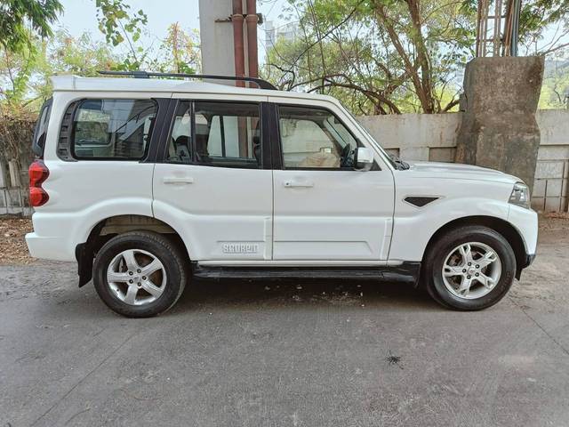 https://images10.gaadi.com/usedcar_image/4240537/original/processed_304a5e48e5fd65e4fd747e942753542e.jpeg?imwidth=6401