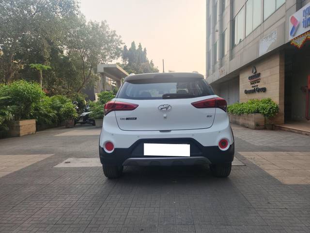 https://images10.gaadi.com/usedcar_image/4240539/original/processed_aced104bf075be197bfedf4475208d0f.jpg?imwidth=6401