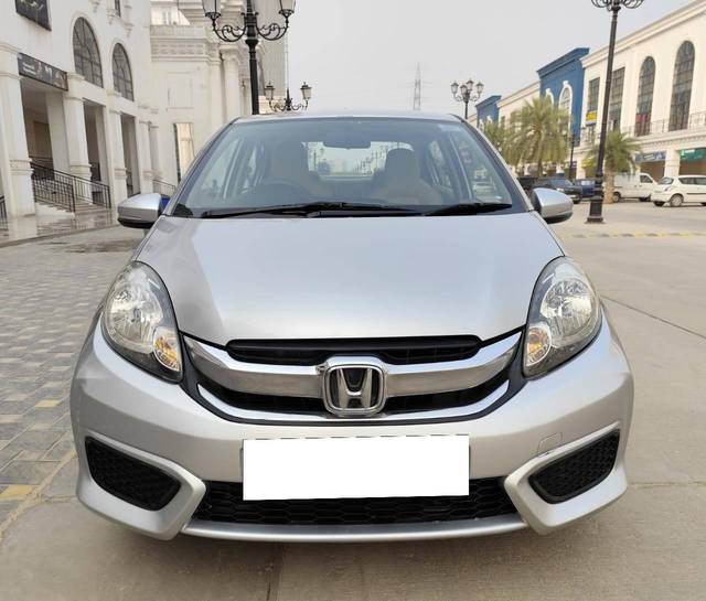 https://images10.gaadi.com/usedcar_image/4240545/original/processed_33b75962dd05655b97e1a1c48c0c0dbf.jpg?imwidth=6401