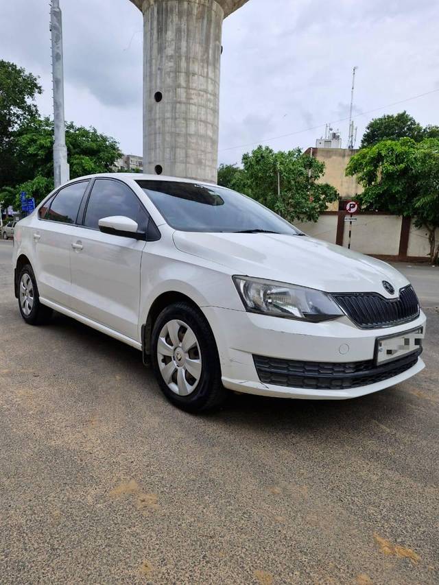 https://images10.gaadi.com/usedcar_image/4240601/original/processed_a11c7339bf336684bc94cf40e50fbf8d.jpg?imwidth=6400