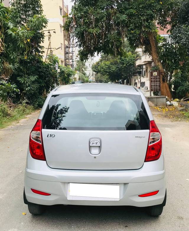 https://images10.gaadi.com/usedcar_image/4240647/original/processed_6fcbedc3dcc62b42426f91ebd422b9df.jpeg?imwidth=6402