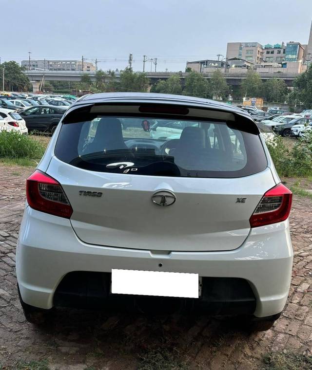 https://images10.gaadi.com/usedcar_image/4240685/original/processed_020ebacc750962665fa7645e0d5e1ca7.jpg?imwidth=6402