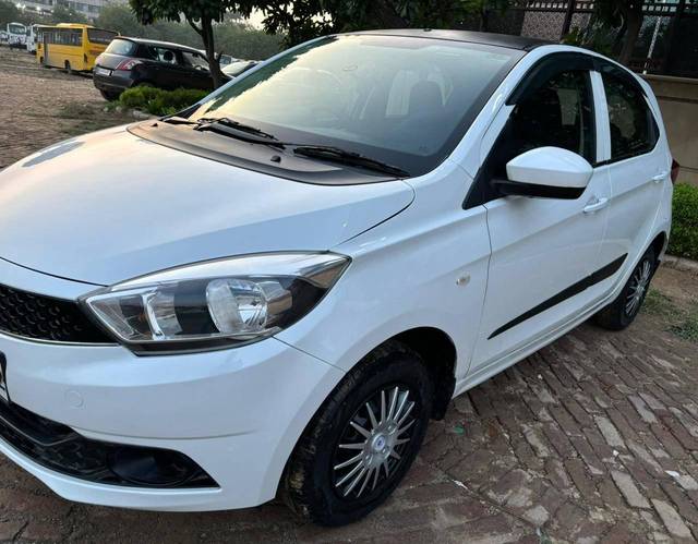 https://images10.gaadi.com/usedcar_image/4240685/original/processed_8ab79f47c700f1494d9c9aa65ce44a5d.jpg?imwidth=6400