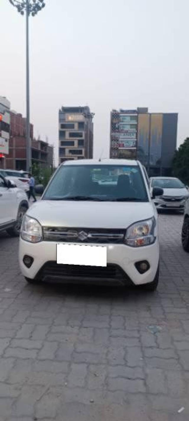 https://images10.gaadi.com/usedcar_image/4240717/original/processed_0a3babae-65b7-47ca-b86e-b104d8bb2a42.jpg?imwidth=6402