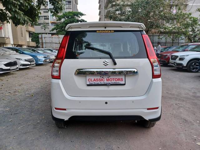 https://images10.gaadi.com/usedcar_image/4240719/original/processed_d07ca99433f5d25b290519044a652f6e.jpeg?imwidth=6402