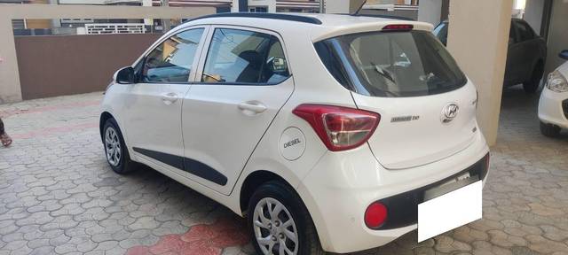 https://images10.gaadi.com/usedcar_image/4240741/original/processed_eccc1671-96bb-4ab4-837a-51b9bbd8fd32.jpg?imwidth=6402