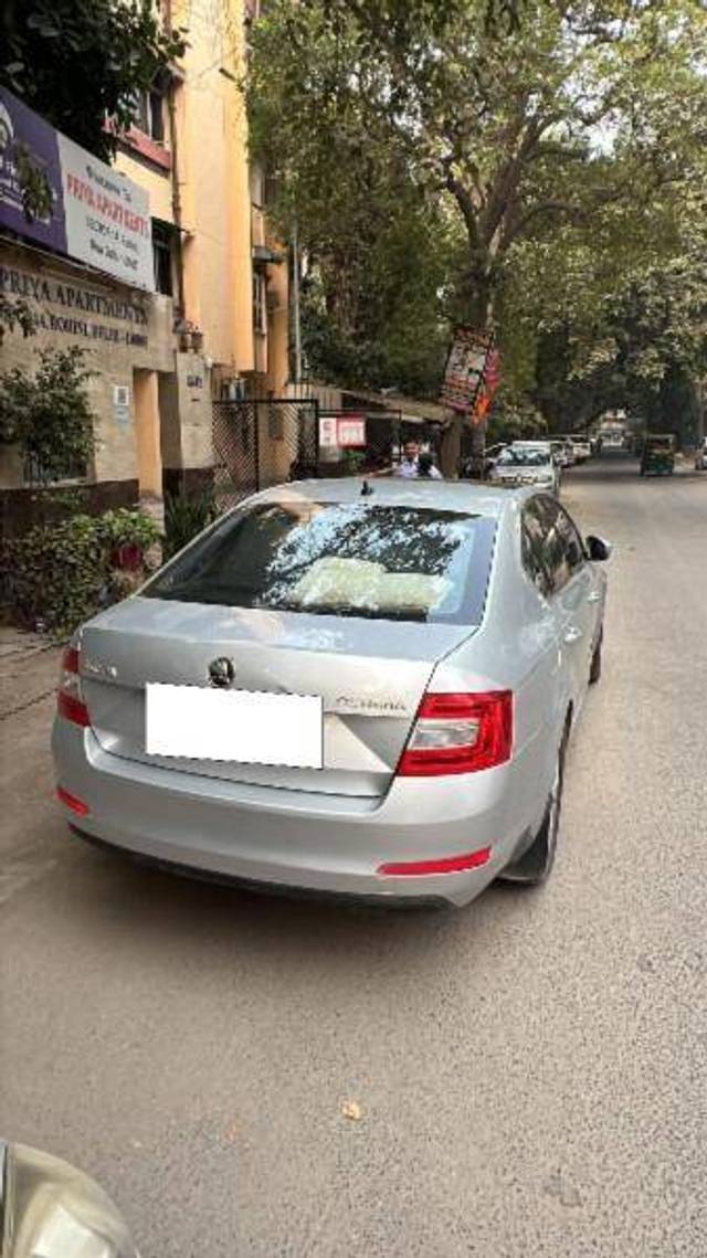 https://images10.gaadi.com/usedcar_image/4240797/original/55cc270c5c9df44a6995e1746c747ebc.jpg?imwidth=6401