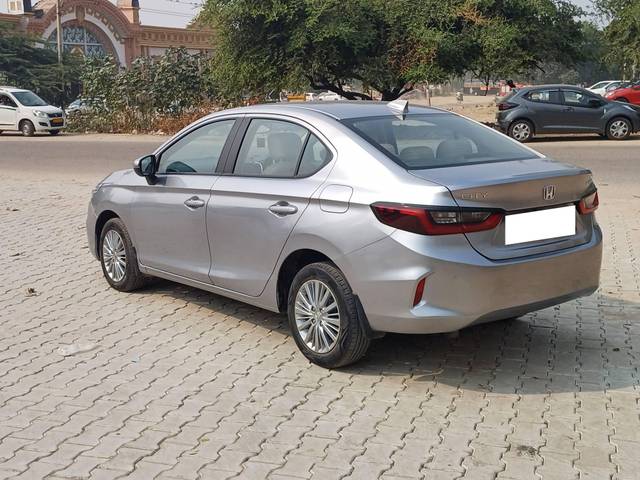 https://images10.gaadi.com/usedcar_image/4240798/original/processed_0ef9edb58892debe0af60ab4dd314dd5.jpg?imwidth=6401