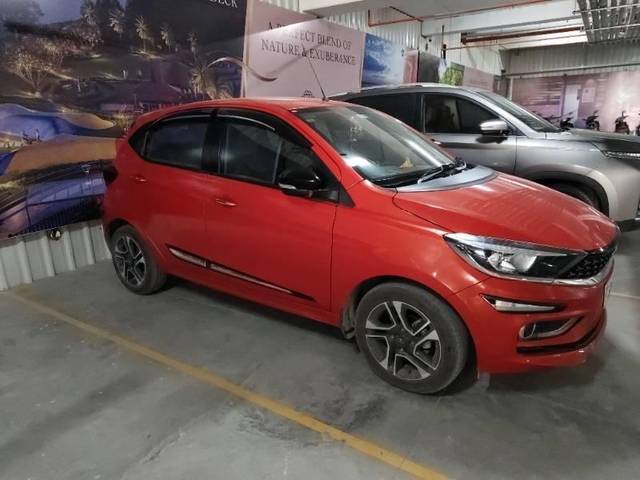 https://images10.gaadi.com/usedcar_image/4240828/original/processed_c3c8c6c5-433d-4c6f-be05-54bce120f270.jpg?imwidth=6400