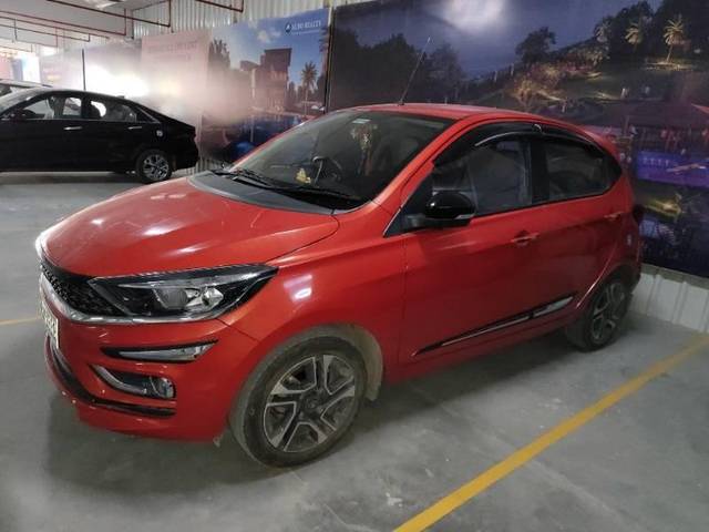 https://images10.gaadi.com/usedcar_image/4240828/original/processed_d340e7a6-541e-44ec-9573-1be5949df211.jpg?imwidth=6402