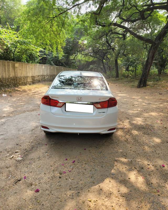 https://images10.gaadi.com/usedcar_image/4240834/original/processed_3b052b7adce691f53722f28a28e922fa.jpg?imwidth=6402