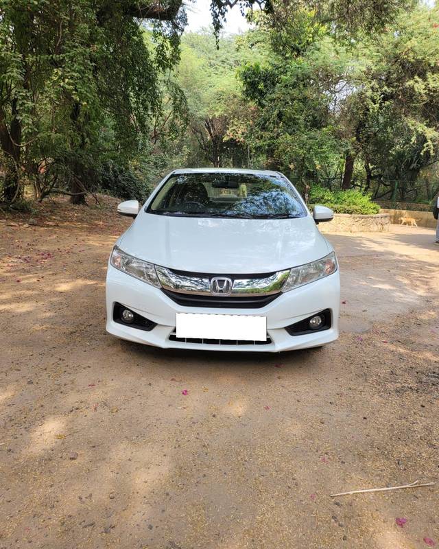 https://images10.gaadi.com/usedcar_image/4240834/original/processed_aaa5552a54bc40085ff0e2d834a7d851.jpg?imwidth=6400