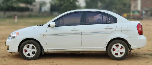 https://images10.gaadi.com/usedcar_image/4240856/original/c3ed3b5825e599b5df1df8da977cf899.jpg?imwidth=6402