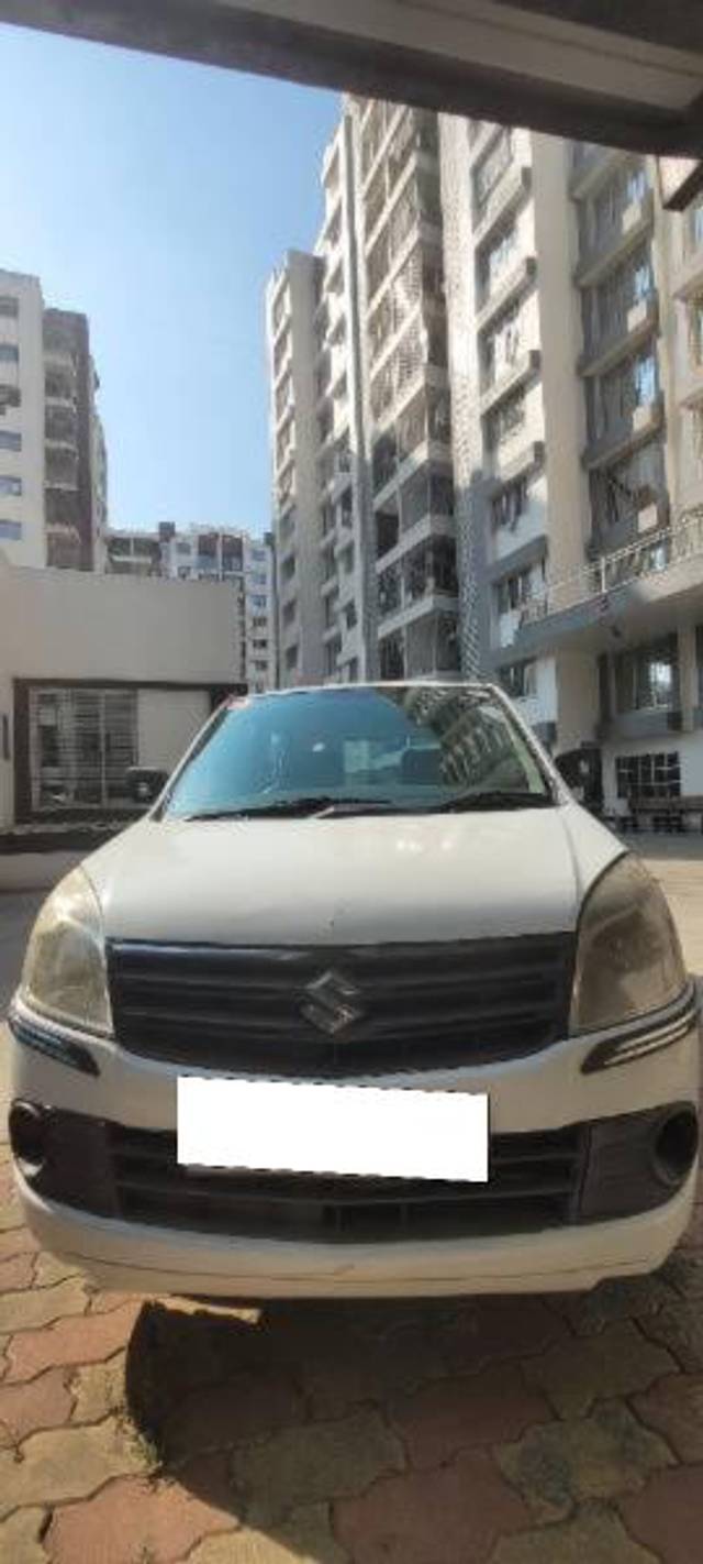 https://images10.gaadi.com/usedcar_image/4240878/original/processed_08de5a85-0738-434a-a654-ada8f14e03e4.jpg?imwidth=6400