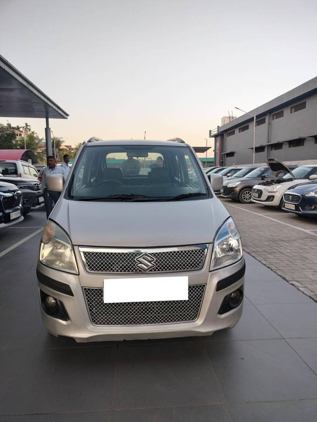 https://images10.gaadi.com/usedcar_image/4241074/original/processed_db9b170aebf91e4002f06aedfe82d81b.jpg?imwidth=6400